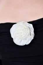 Load image into Gallery viewer, Off Shoulder Flower Top