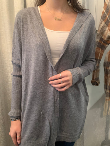 Hooded sweater in light grey