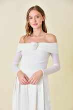 Load image into Gallery viewer, Off Shoulder Flower top in Ivory