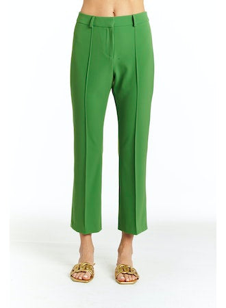 Angelica Pant in Kelly